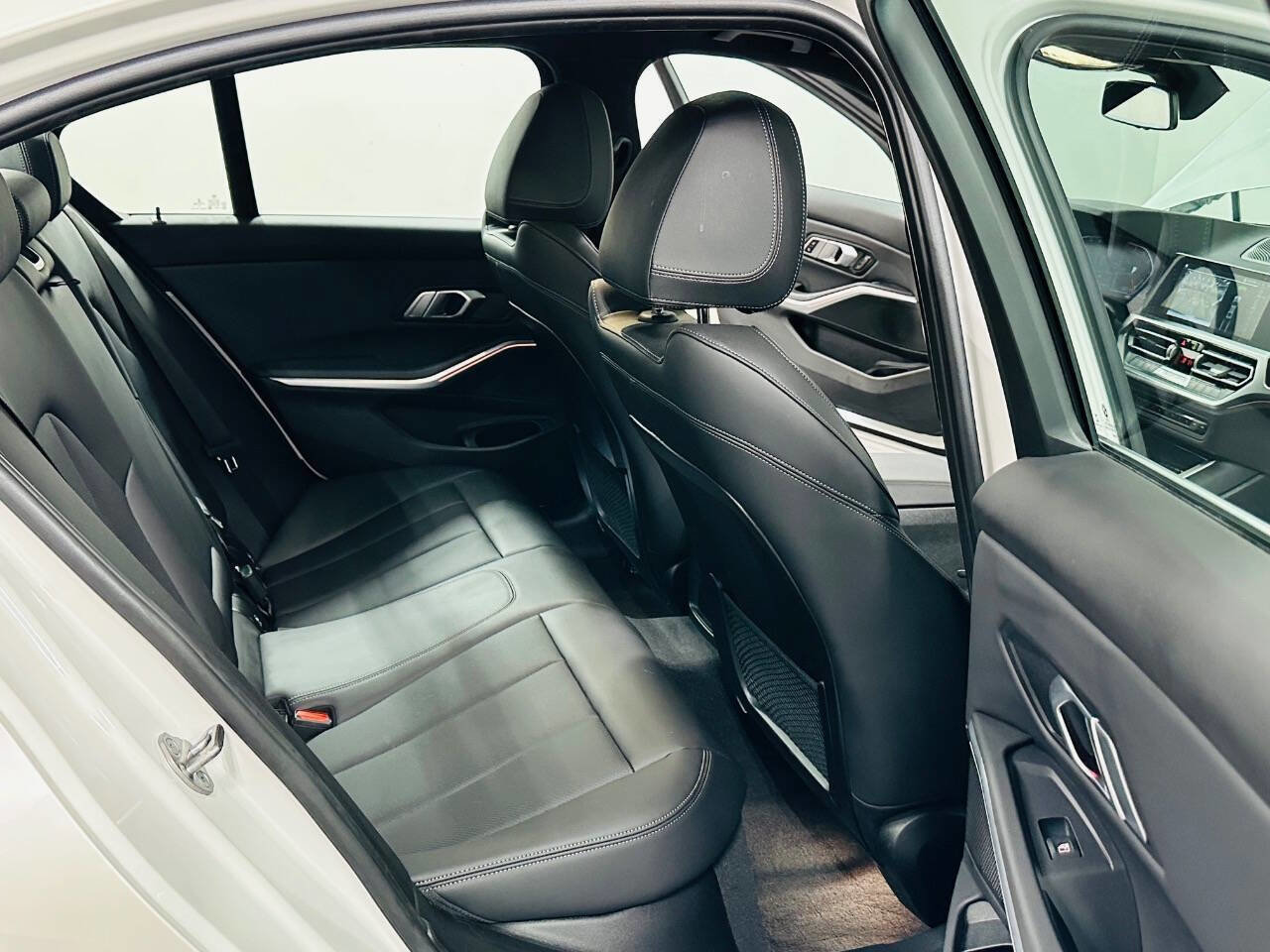 Used 2022 BMW 330i xDrive Sedan w/ Driving Assistance Package image 26