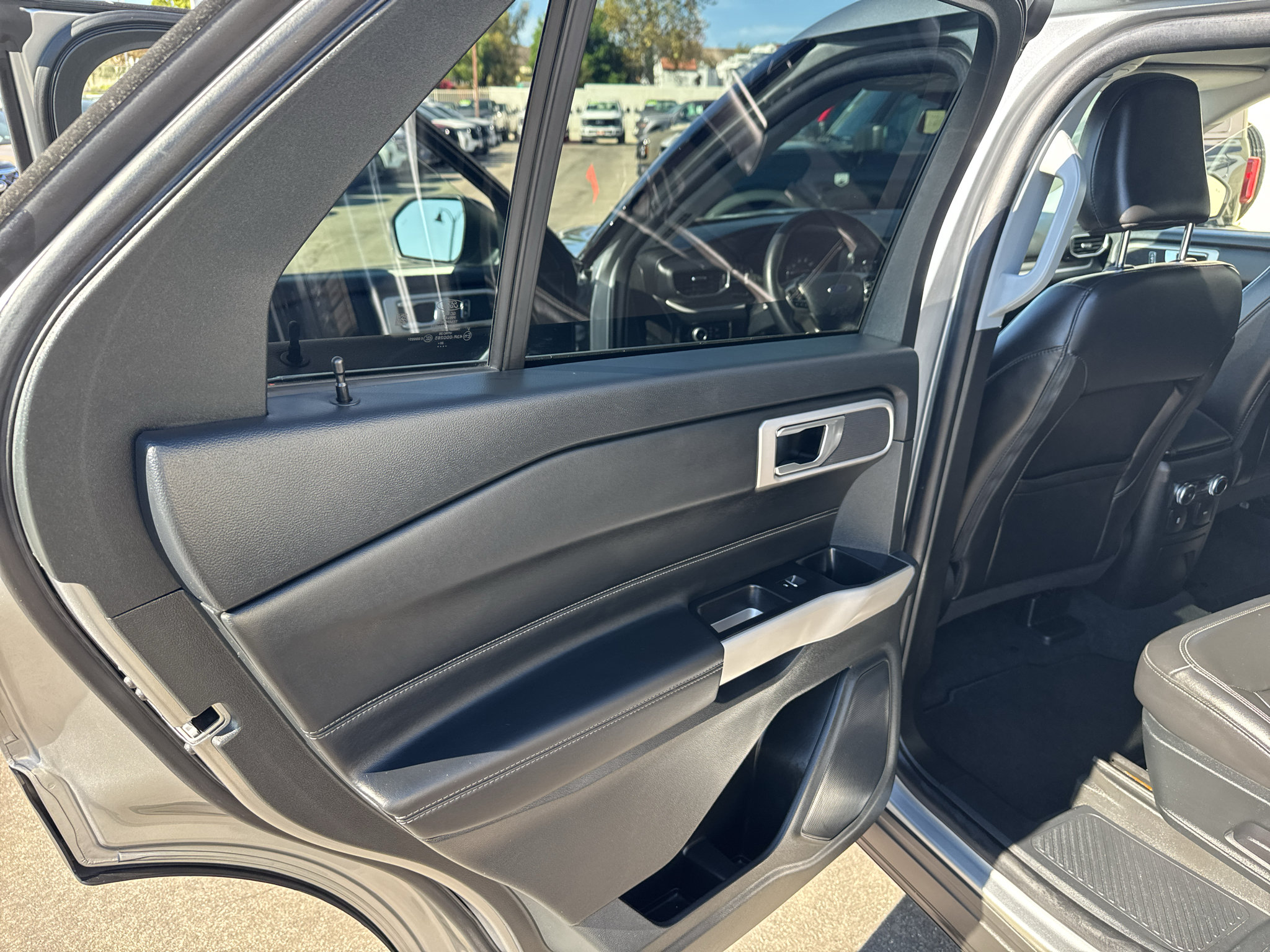 Used 2023 Ford Explorer XLT w/ Equipment Group 202A RWD image 15