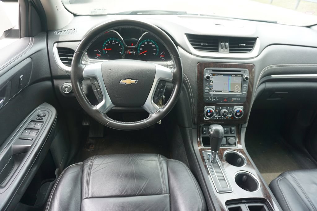 Used 2015 Chevrolet Traverse LT w/ LPO, 'HIT The Road' Package FWD image 5