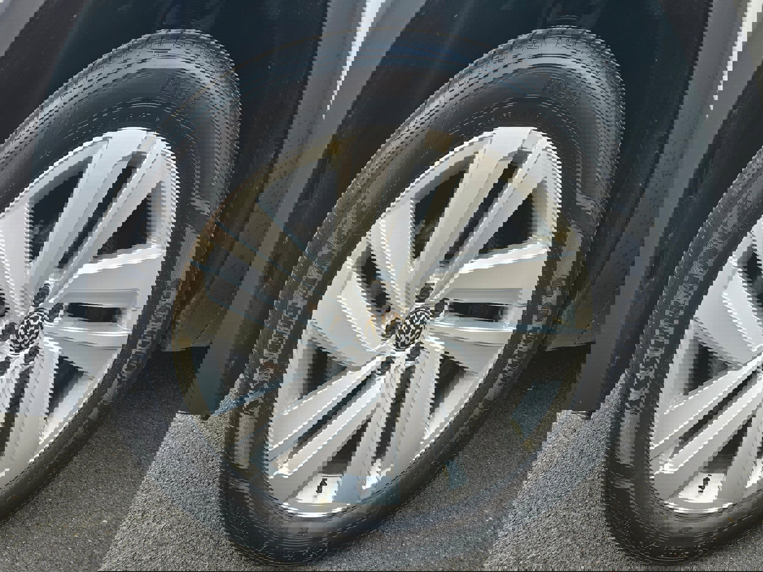 Certified 2022 Volkswagen Atlas Cross Sport SE image 13