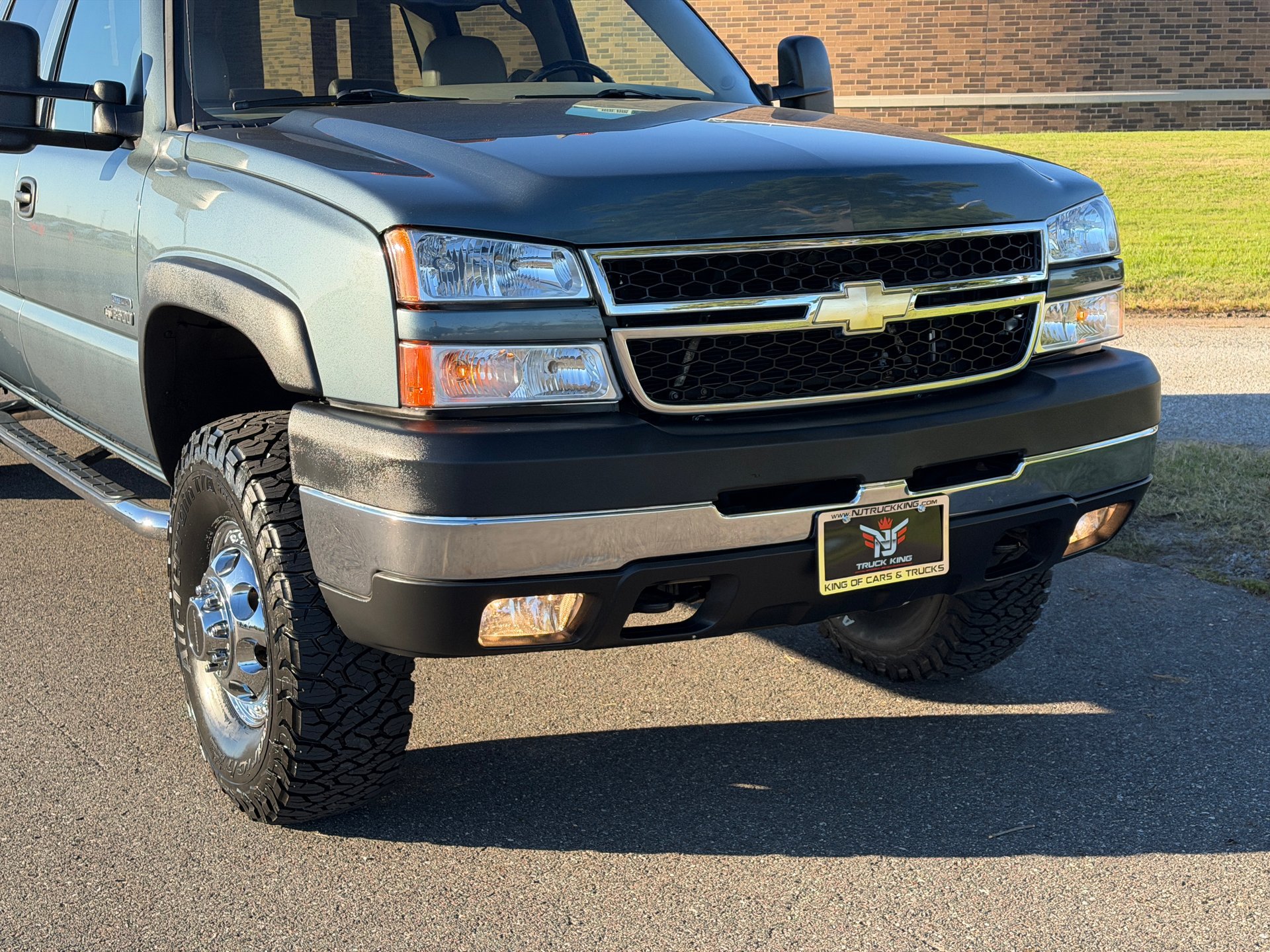 Used 2006 Chevrolet Silverado 3500 LT w/ Heavy-Duty Power Package AWD/4WD image 13