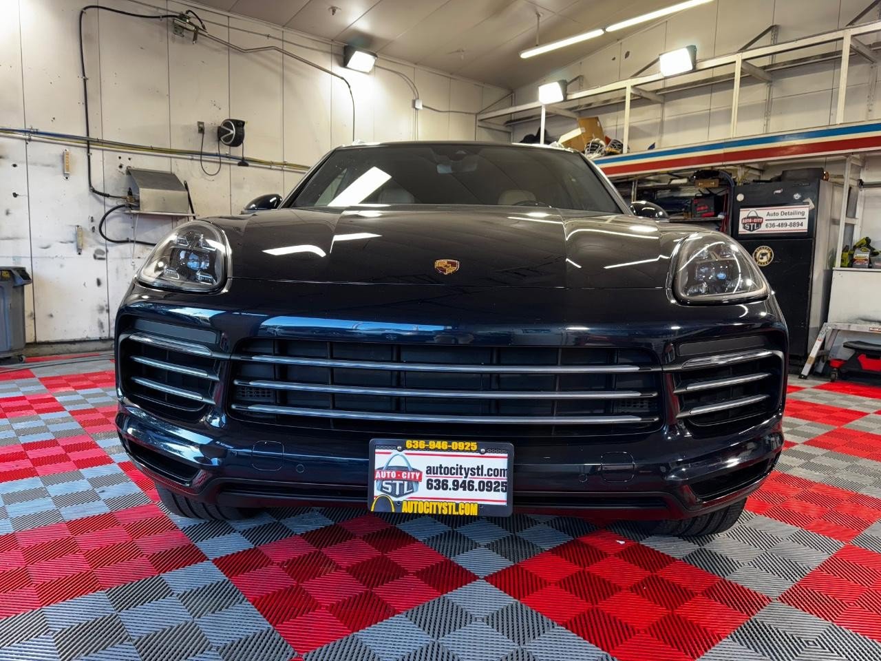 Used 2019 Porsche Cayenne AWD image 2
