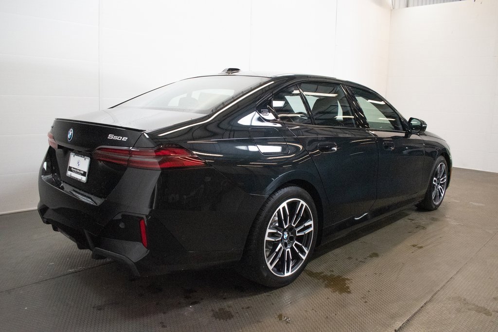 New 2026 BMW 550e xDrive image 4