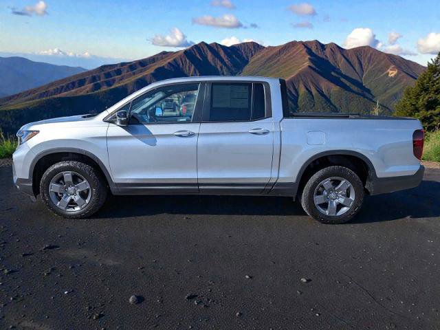 Used 2025 Honda Ridgeline TrailSport image 3