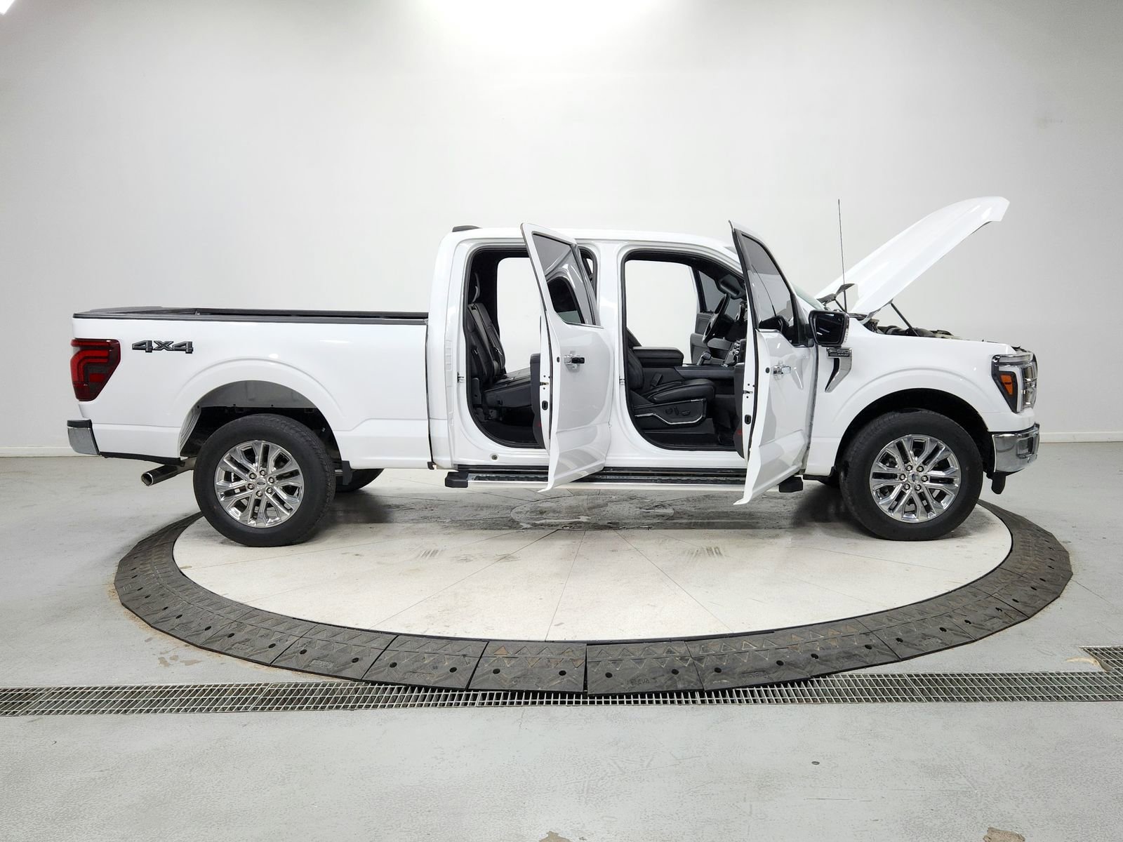 Used 2024 Ford F150 Lariat w/ Tow/Haul Package image 16