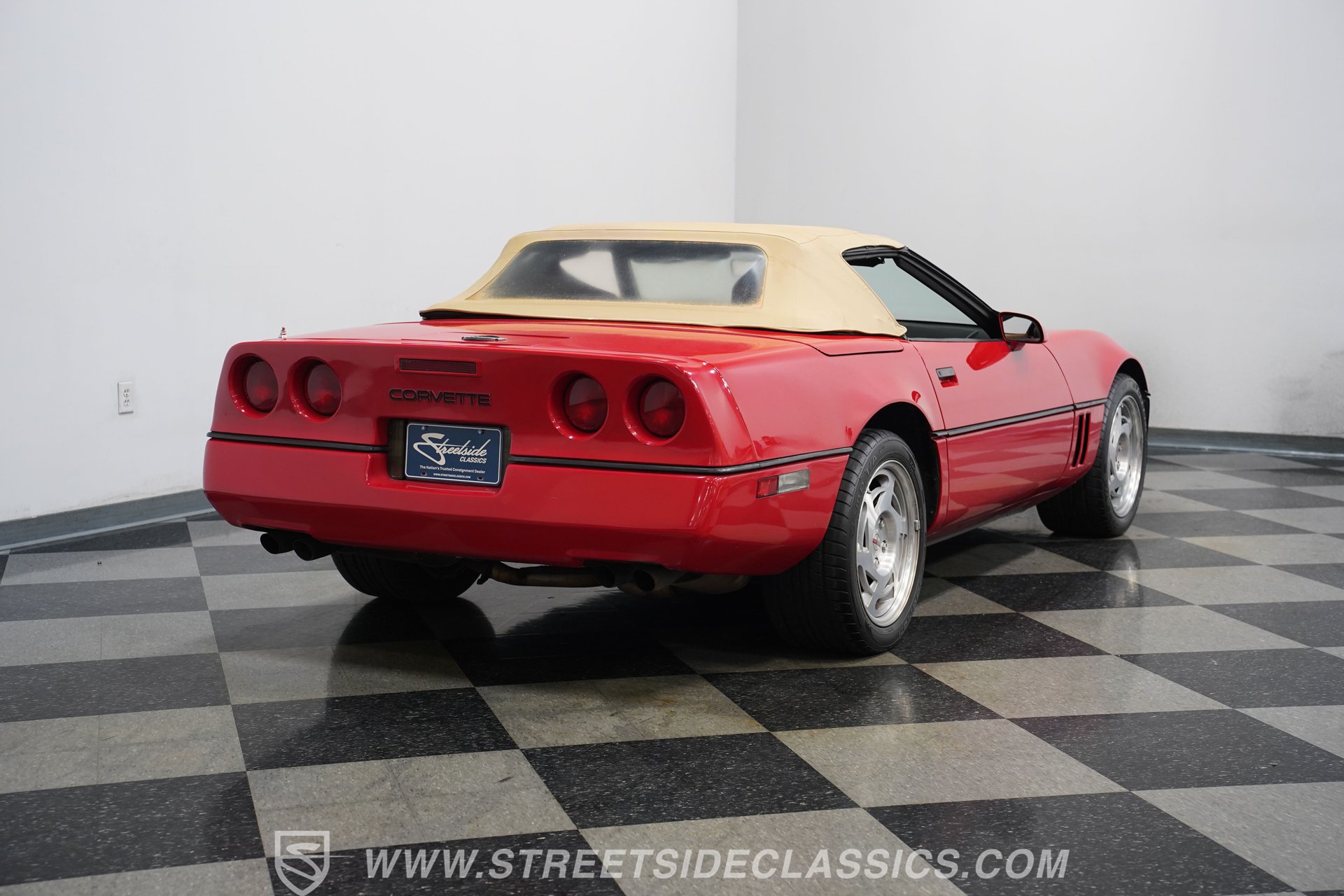 Used 1990 Chevrolet Corvette Convertible RWD image 13