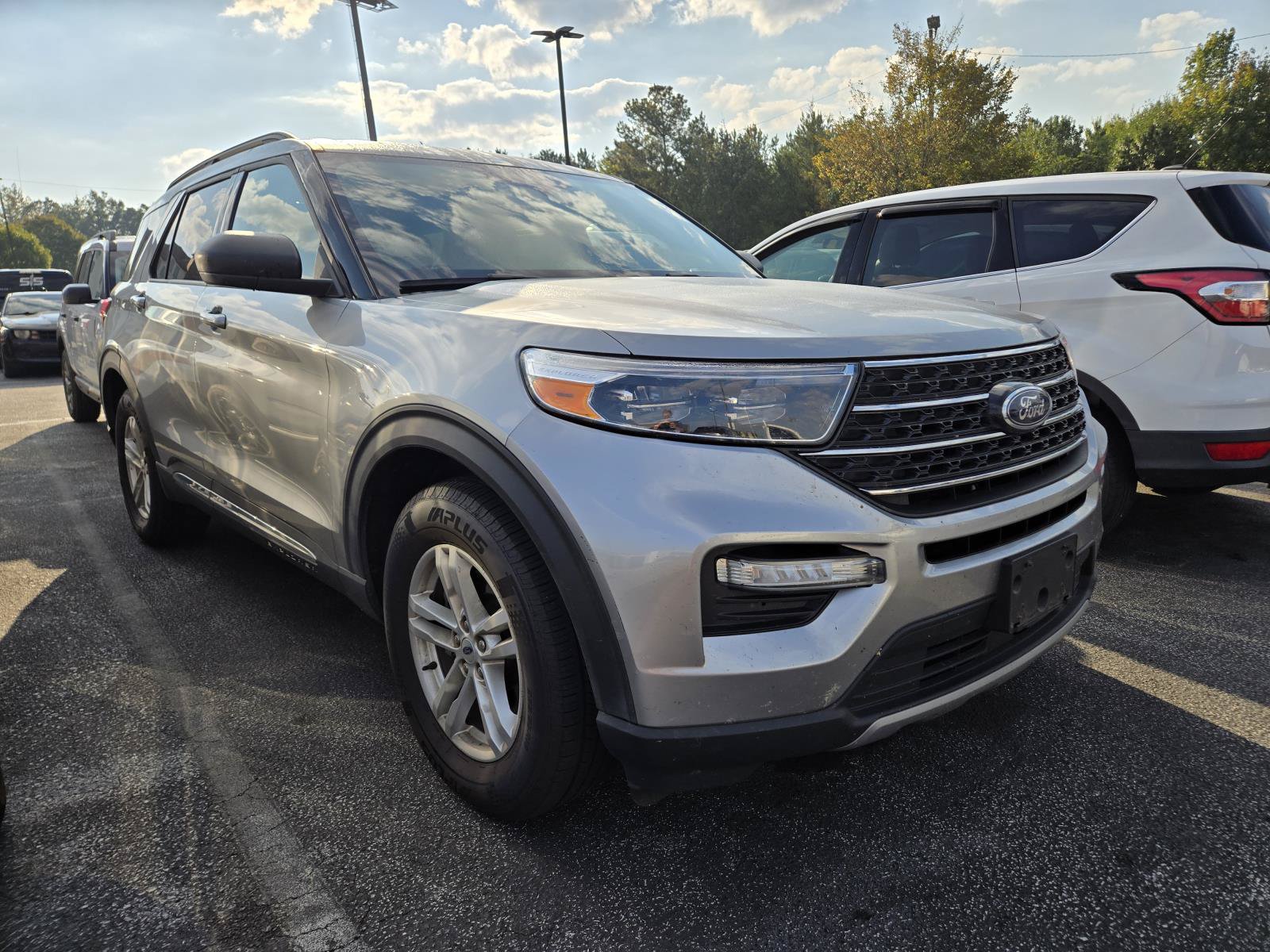 Used 2023 Ford Explorer XLT w/ Equipment Group 202A RWD image 3
