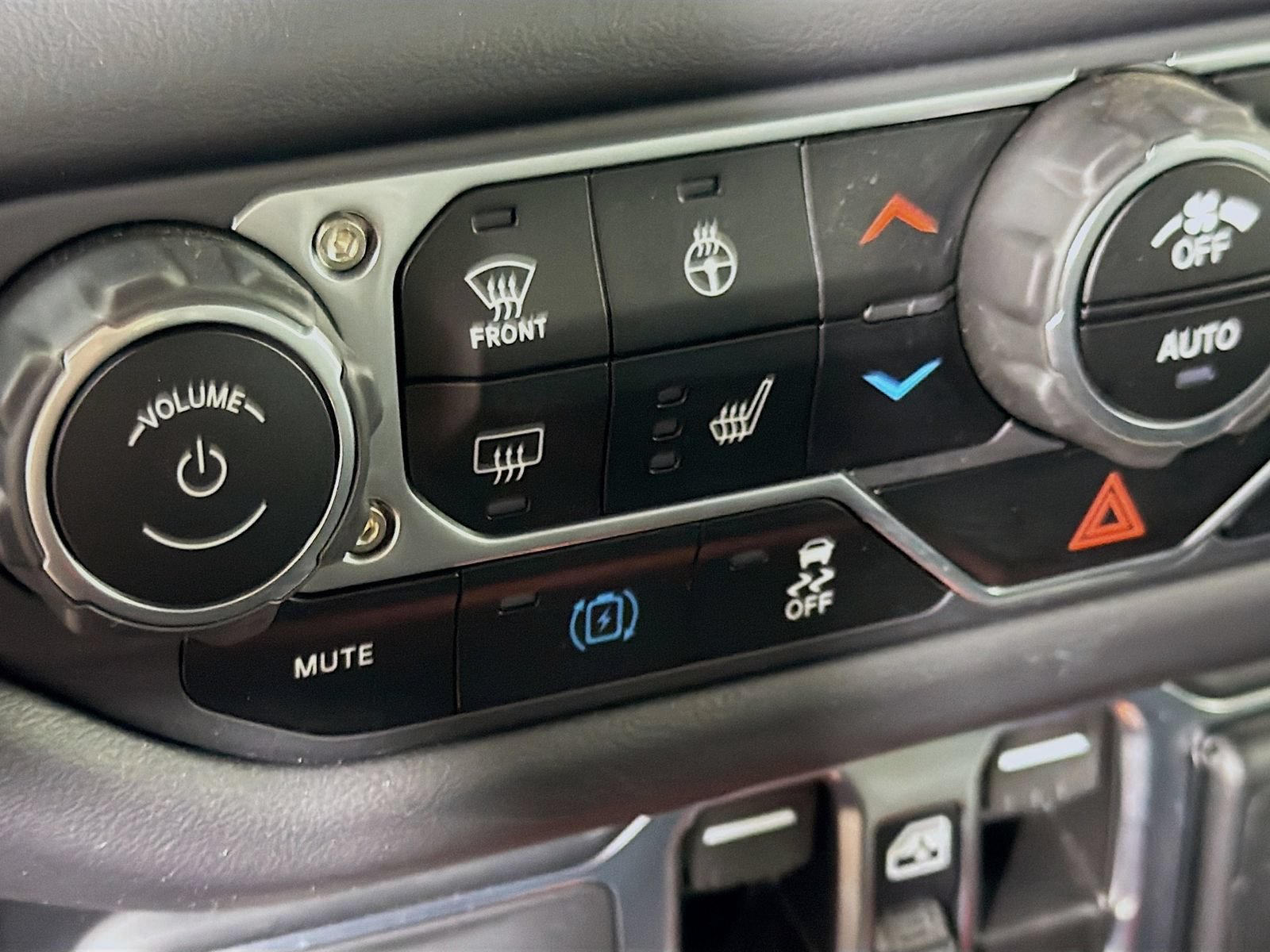 Used 2025 Jeep Wrangler Unlimited Rubicon 4xe AWD/4WD image 19