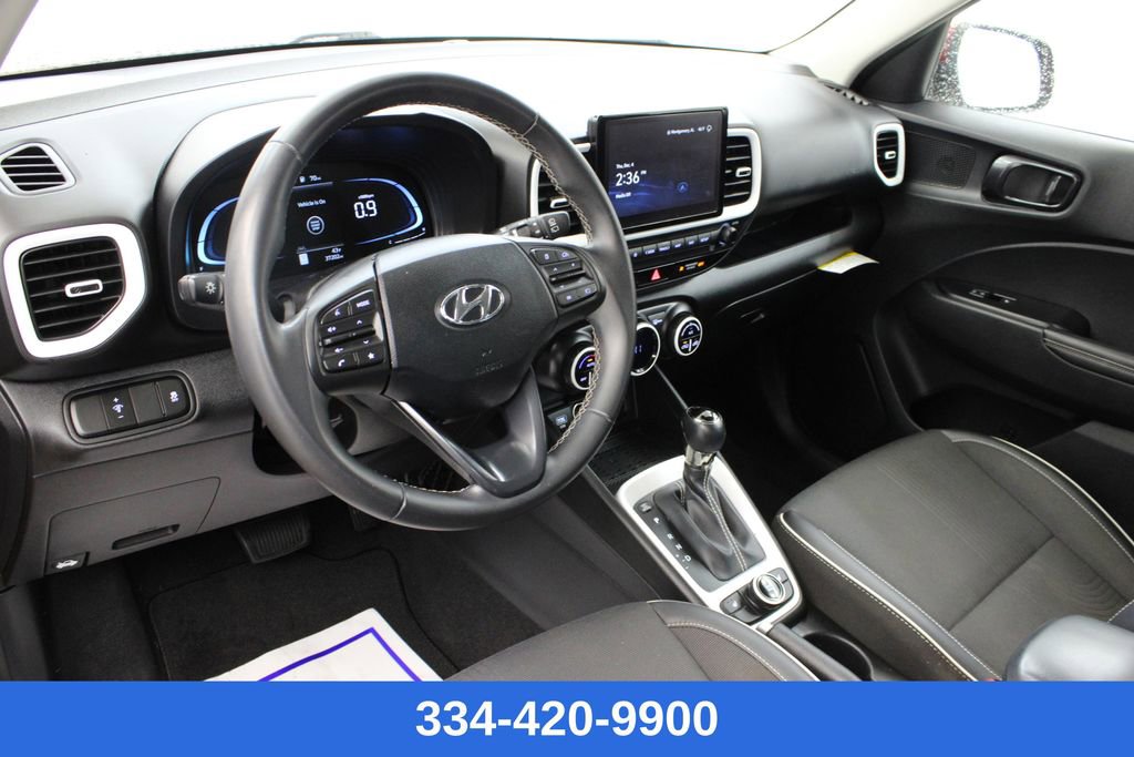 Used 2024 Hyundai Venue Limited image 15