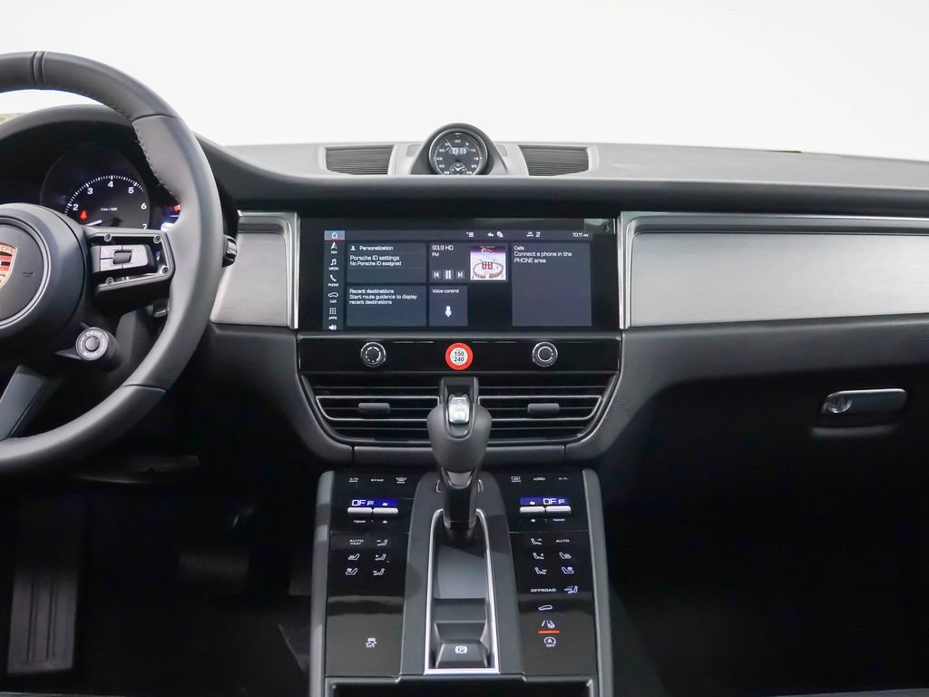Certified 2026 Porsche Macan AWD/4WD image 21