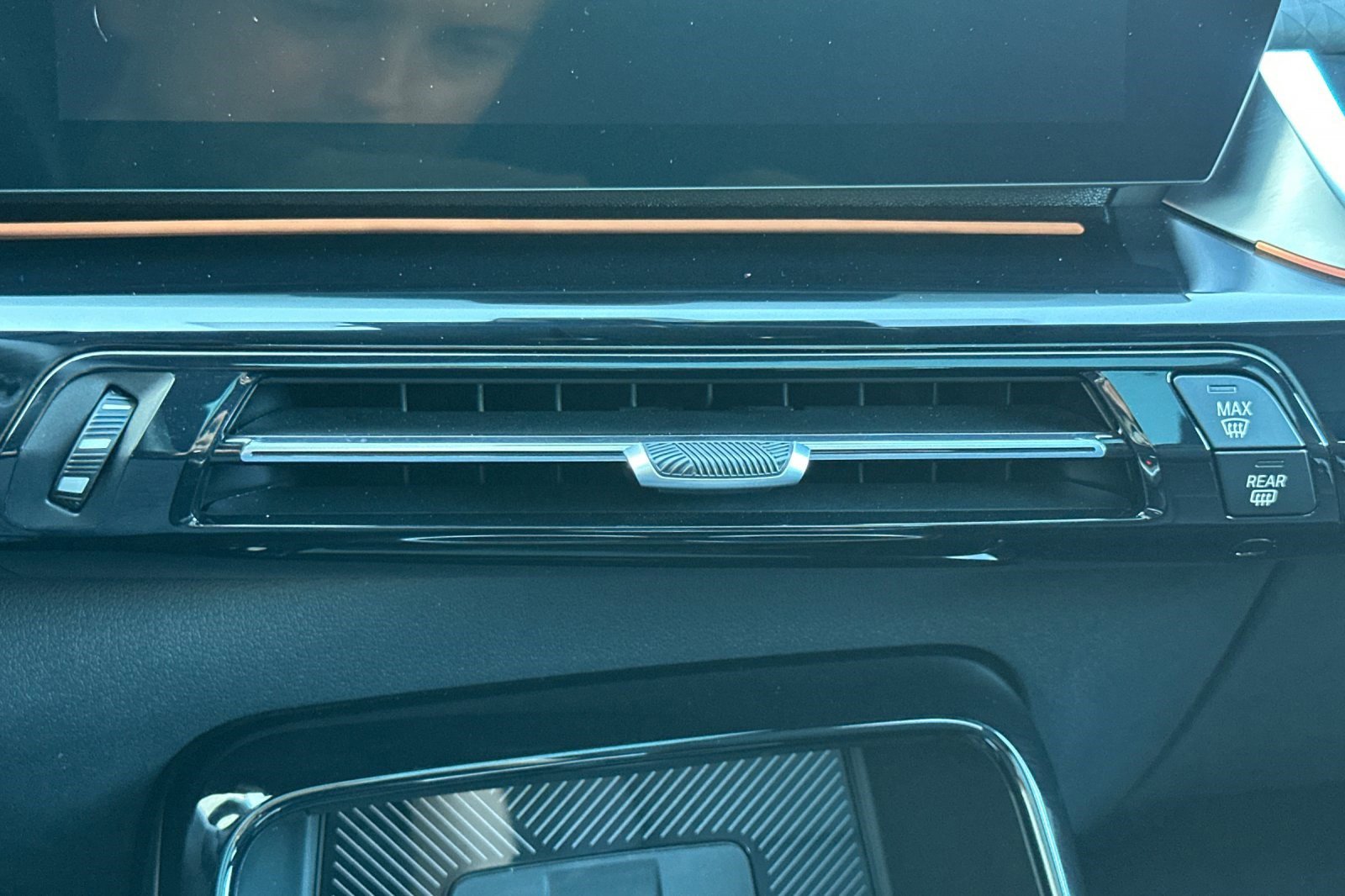 Used 2025 BMW X2 xDrive28i w/ Premium Package image 26