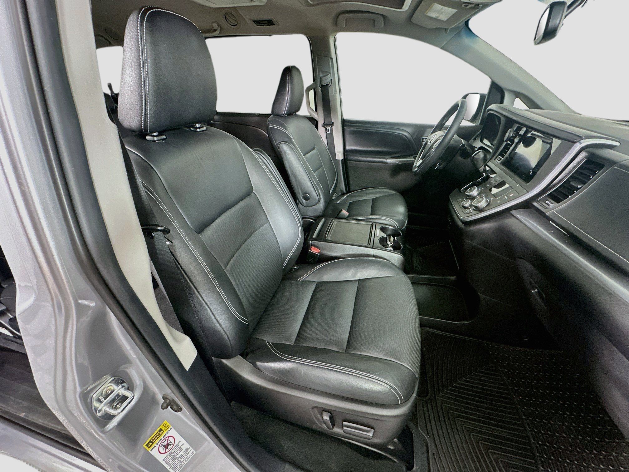 Used 2015 Toyota Sienna SE Premium FWD image 34