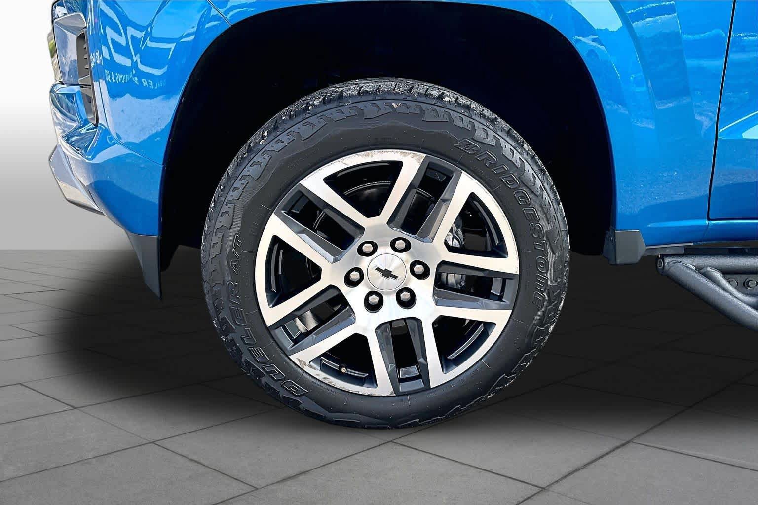 Used 2023 Chevrolet Colorado Z71 w/ Z71 Convenience Package 2 AWD/4WD image 11