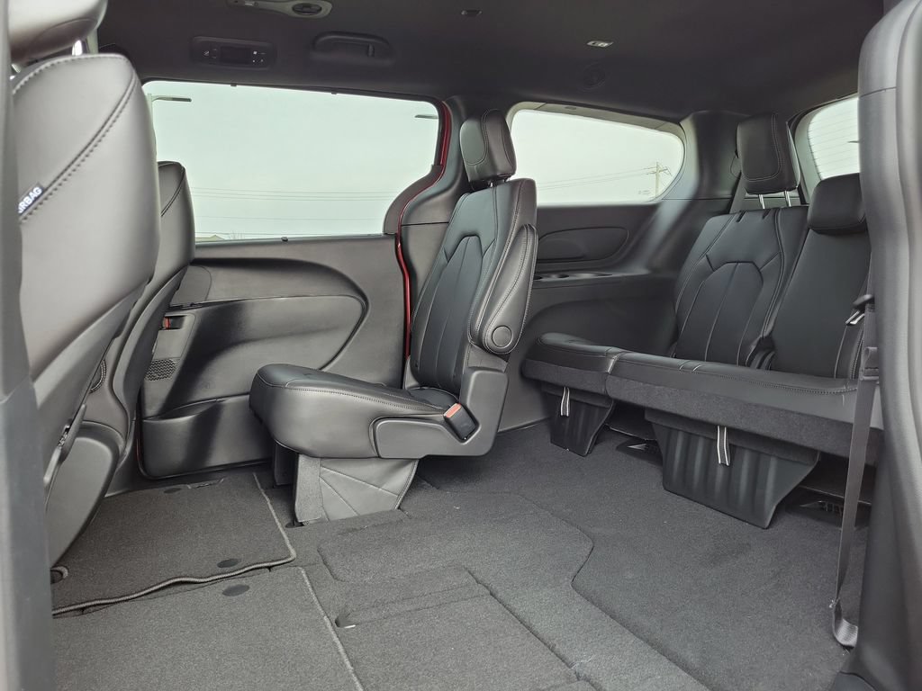 New 2026 Chrysler Pacifica Select FWD image 11
