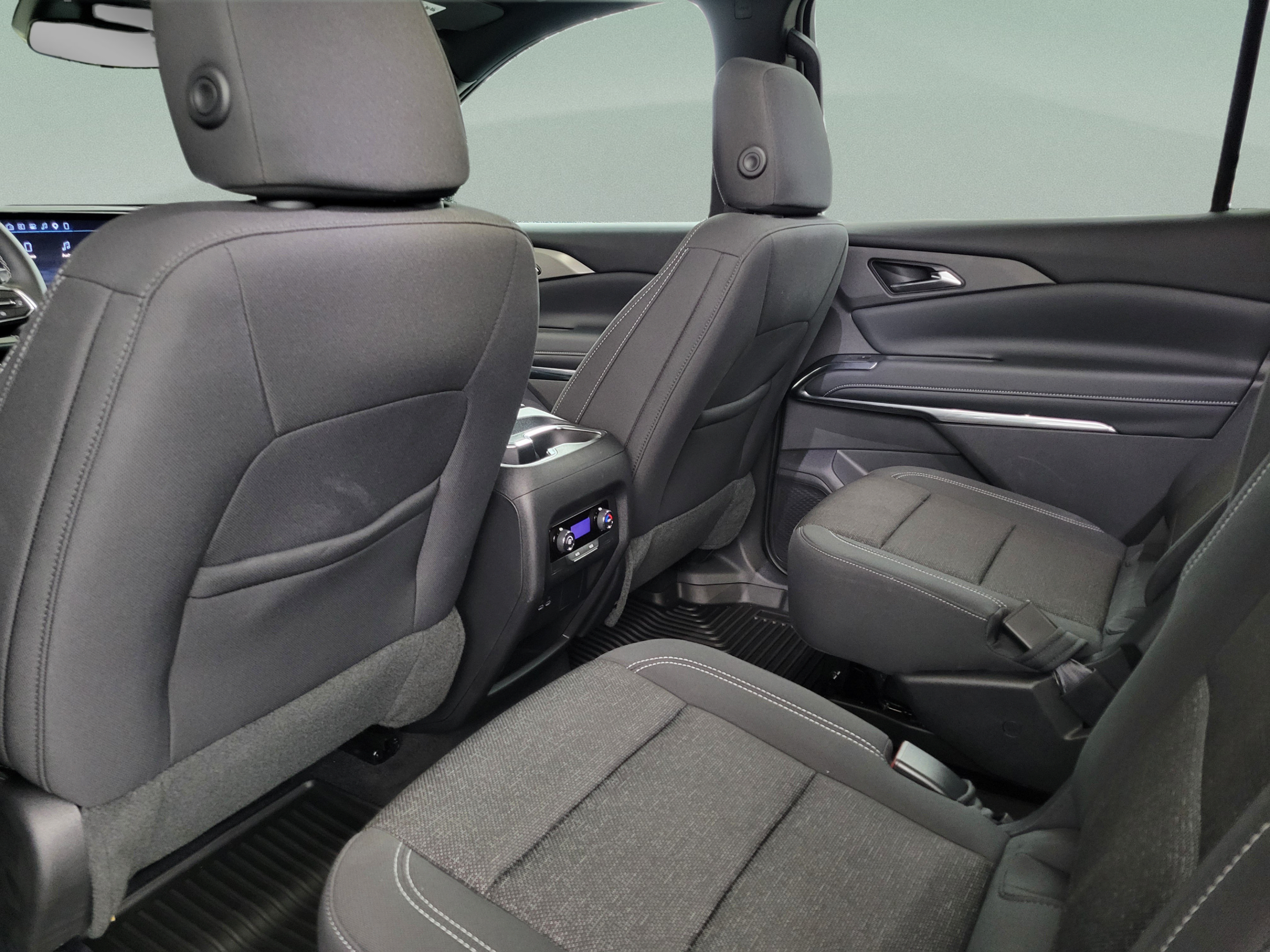 Used 2026 Chevrolet Traverse LT FWD image 5