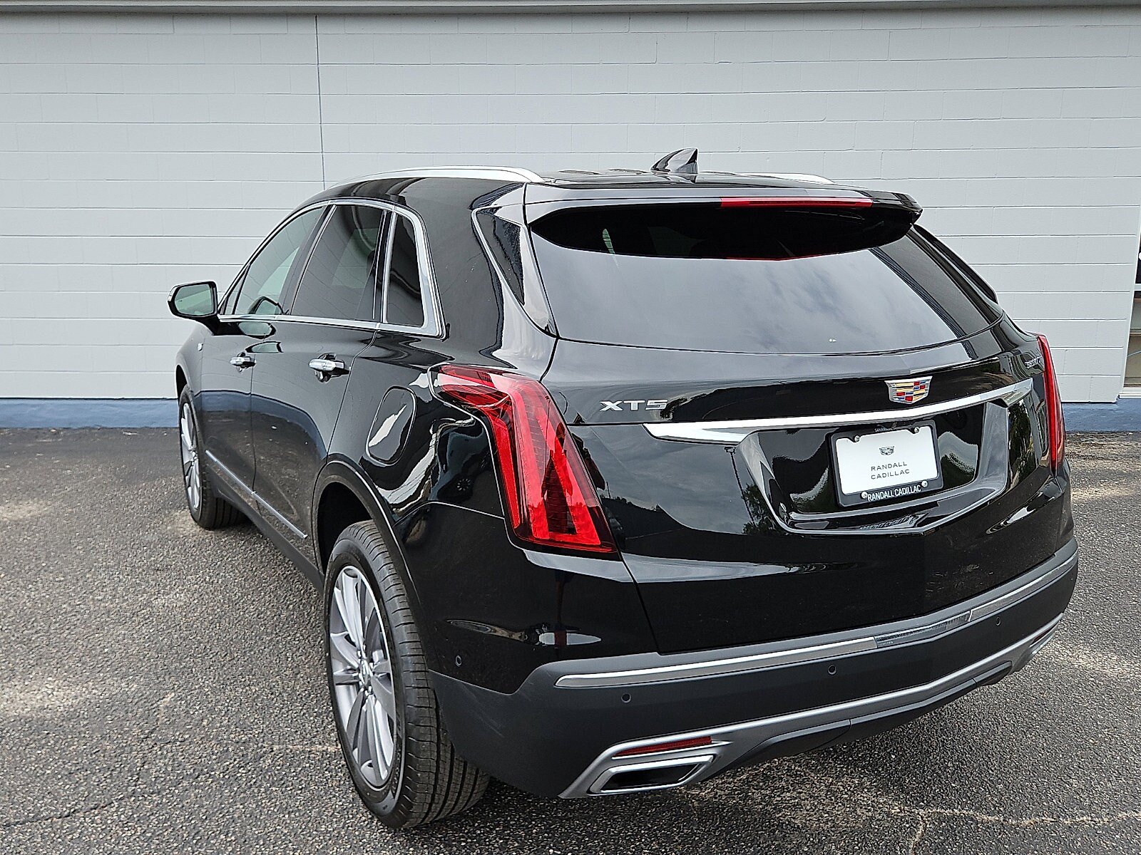 New 2026 Cadillac XT5 Premium Luxury w/ LPO, Floor Liner Package FWD image 3