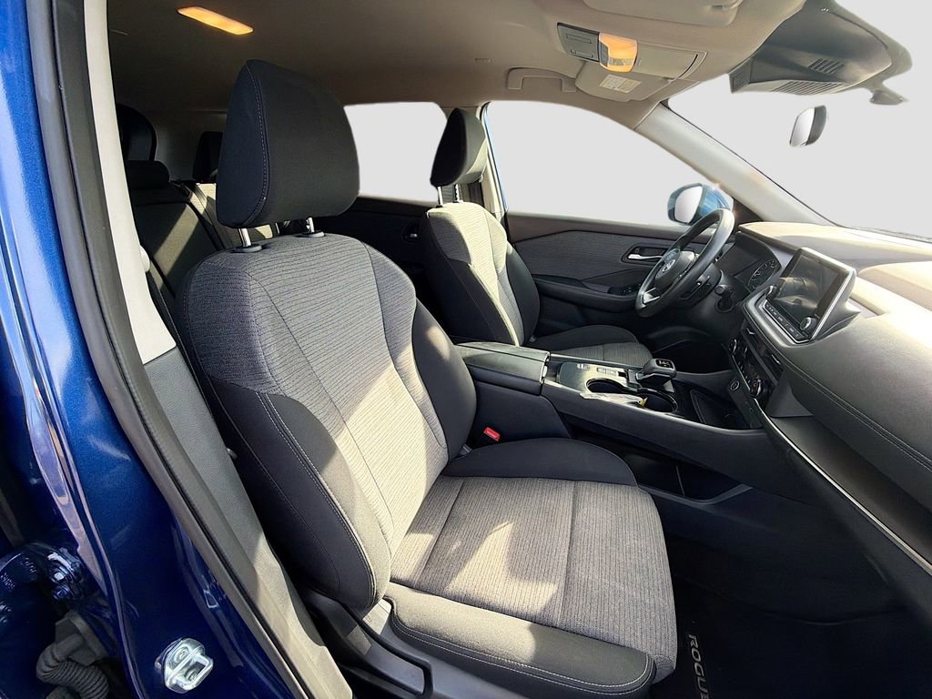 Used 2023 Nissan Rogue SV image 16