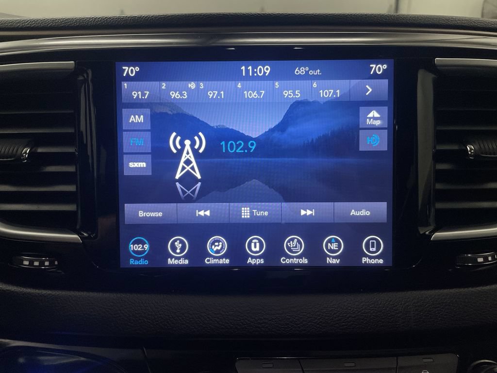 Used 2019 Chrysler Pacifica Touring-L Plus FWD image 7
