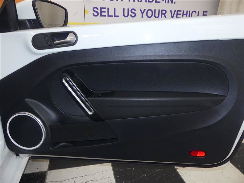 Used 2018 Volkswagen Beetle 2.0T FWD image 21