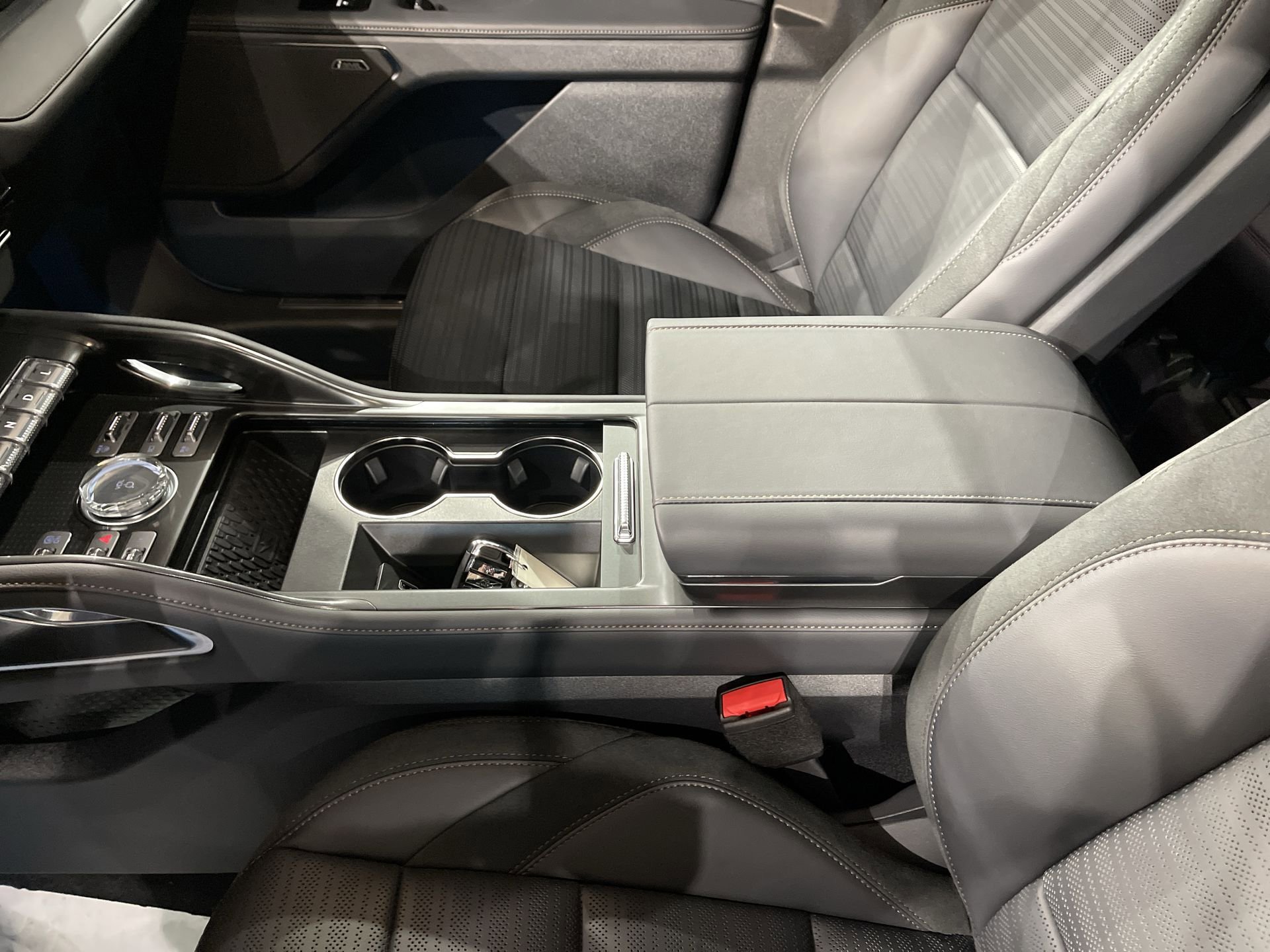 New 2024 Lincoln Nautilus Reserve w/ Equipment Group 202A image 25