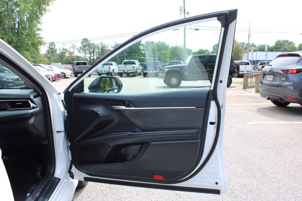 Used 2023 Toyota Camry SE FWD image 29