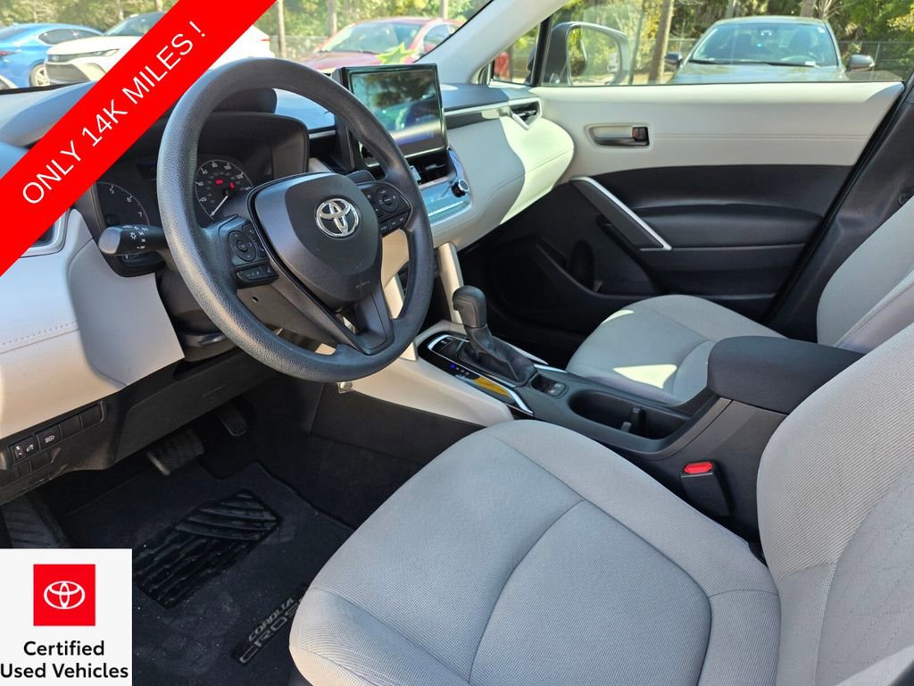 Used 2025 Toyota Corolla Cross L image 26