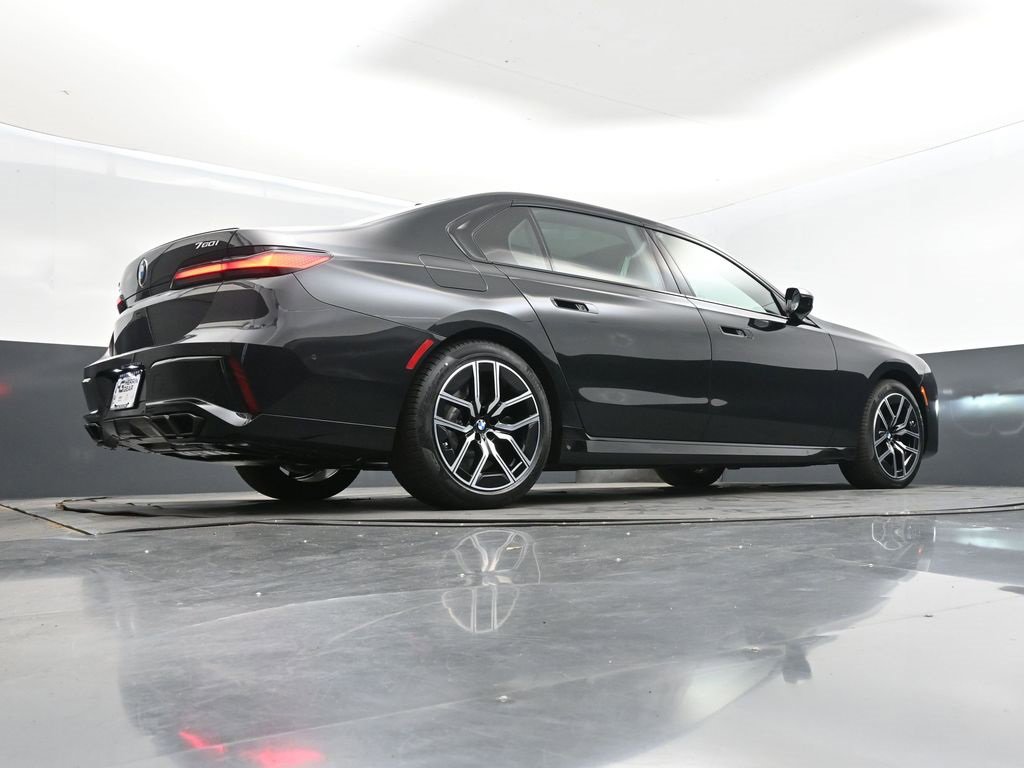 New 2026 BMW 760i xDrive w/ Executive Package image 22