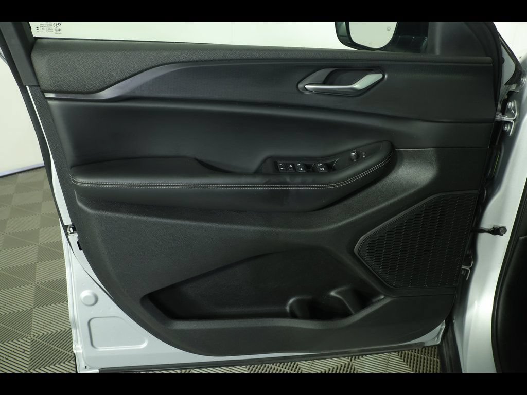 Used 2023 Jeep Grand Cherokee Altitude AWD/4WD image 20