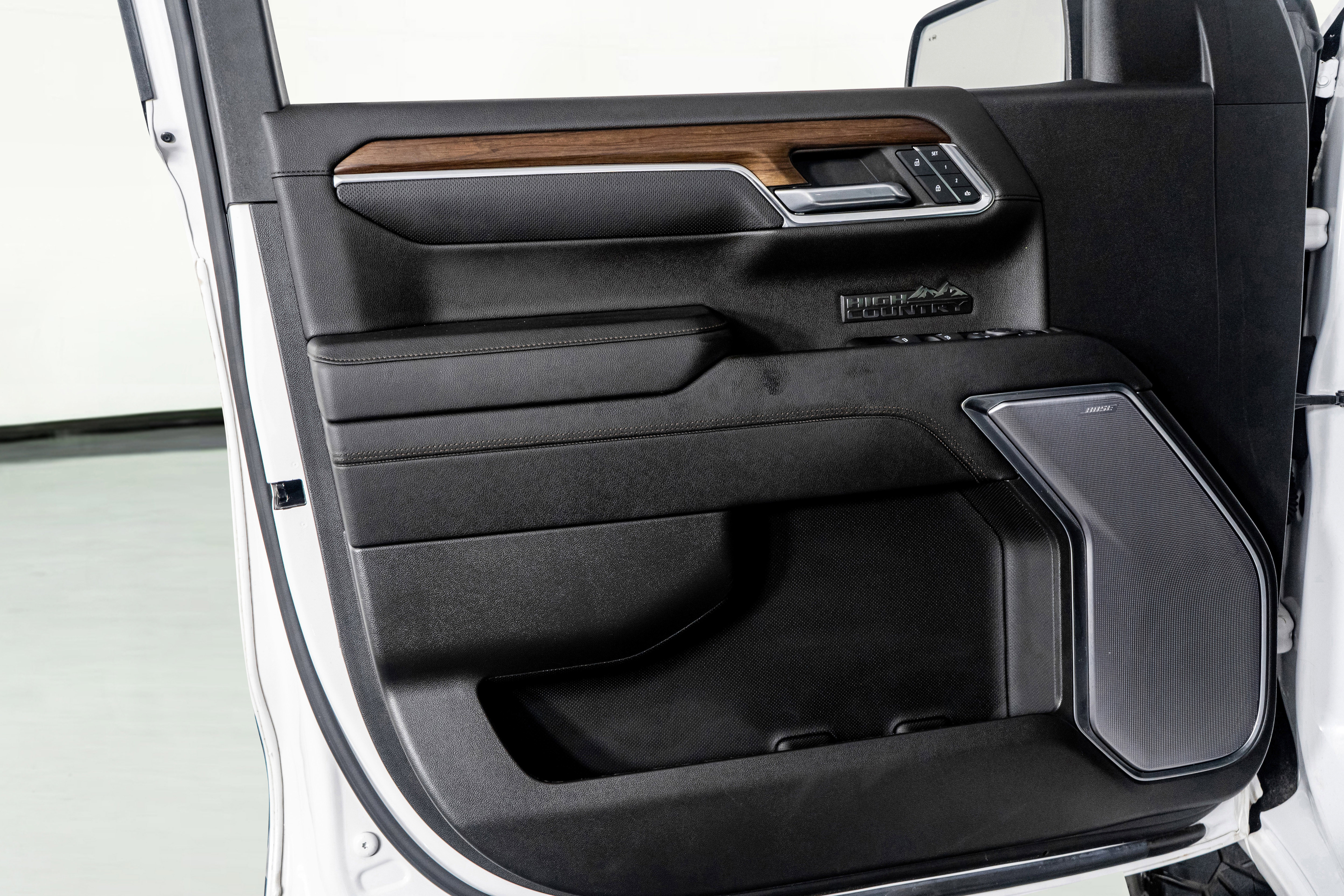 Used 2023 Chevrolet Silverado 1500 High Country w/ Technology Package image 45