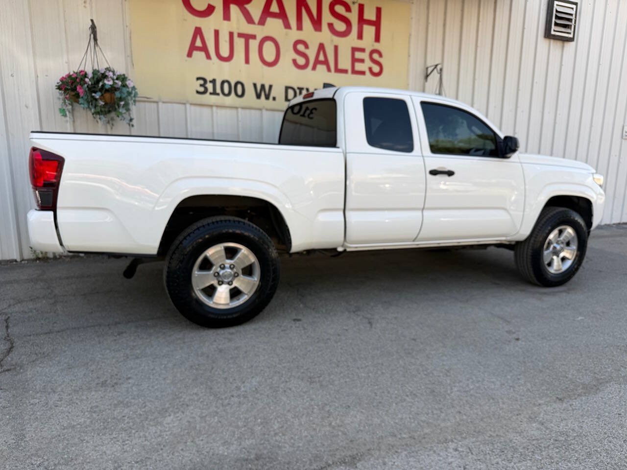 Used 2020 Toyota Tacoma SR RWD image 3