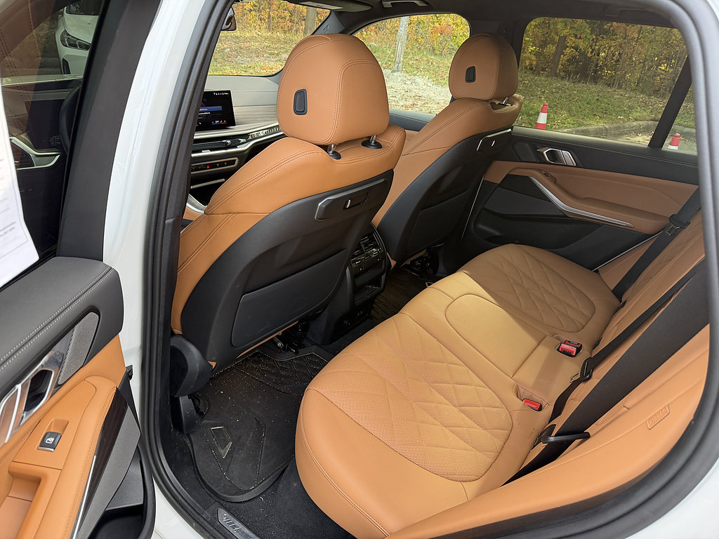 Used 2024 BMW X5 xDrive40i w/ M Sport Package AWD/4WD image 6
