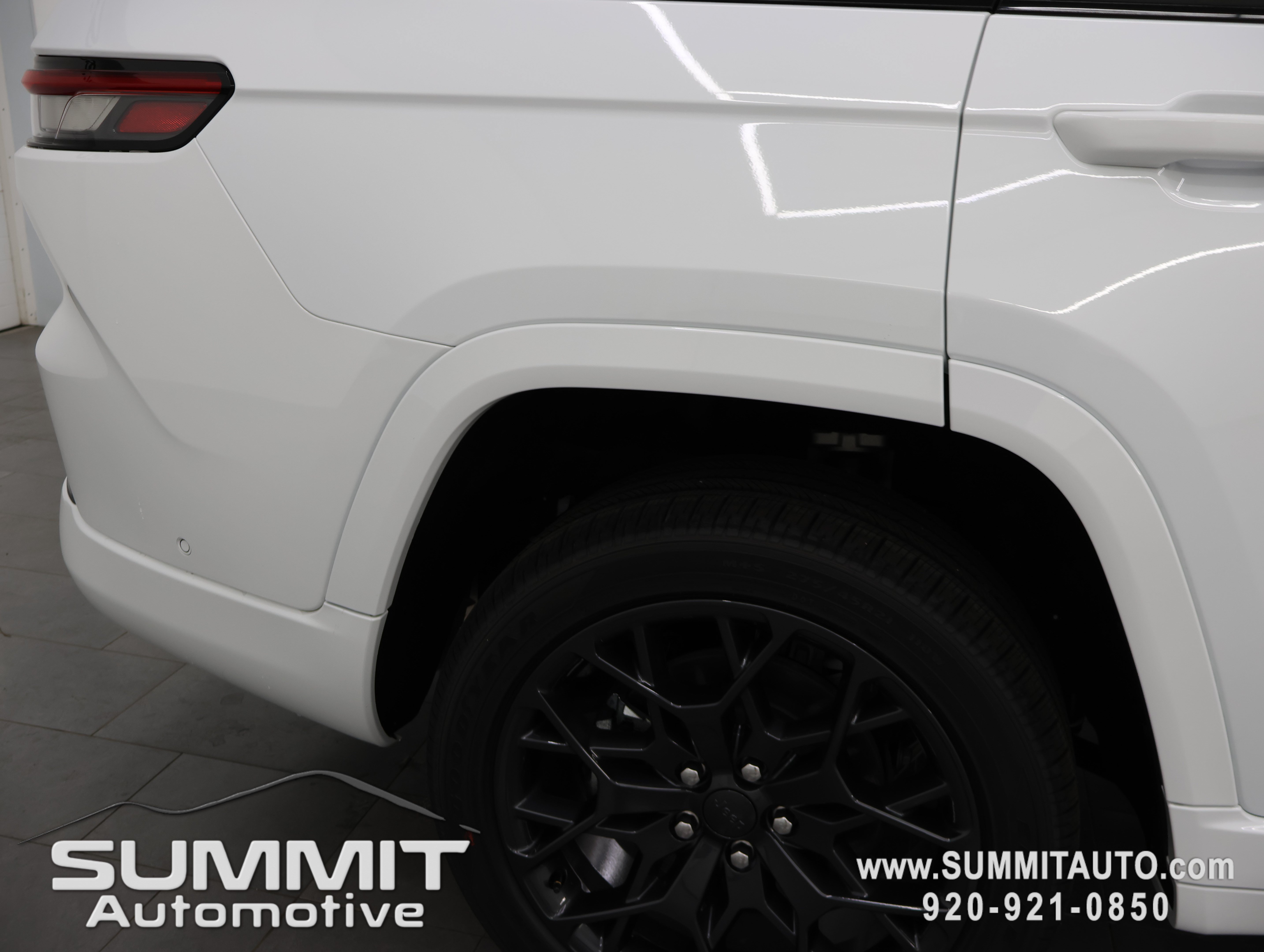 New 2026 Jeep Grand Cherokee L Summit w/ Obsidian Package AWD/4WD image 30