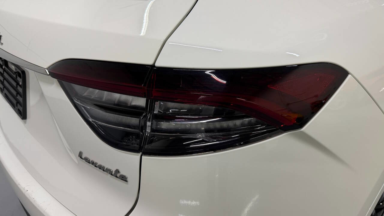 Used 2022 Maserati Levante GT AWD/4WD image 12