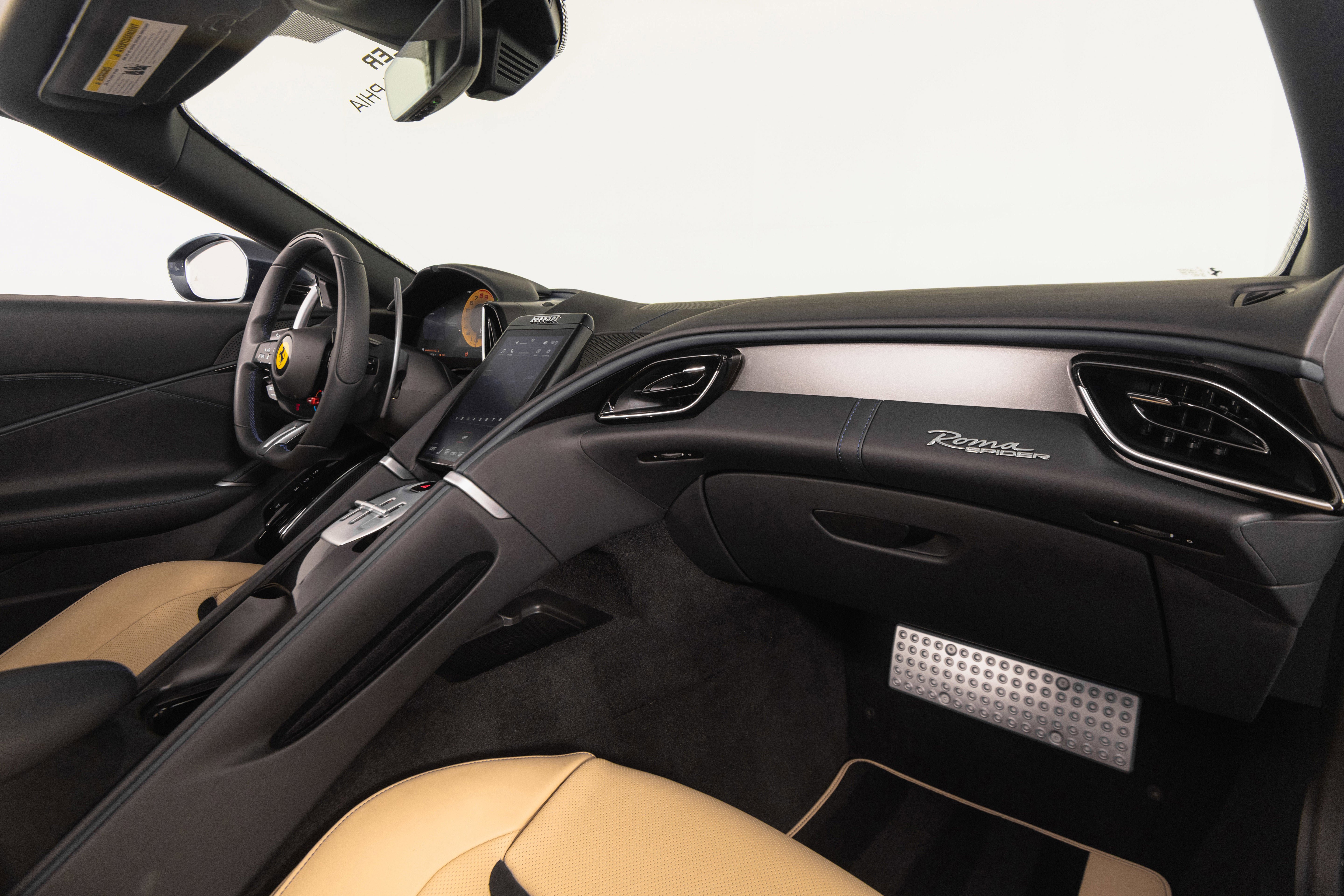 Certified 2025 Ferrari Roma Spider RWD image 18