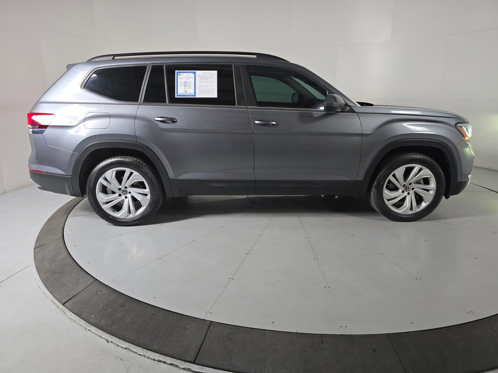 Used 2023 Volkswagen Atlas SE image 6