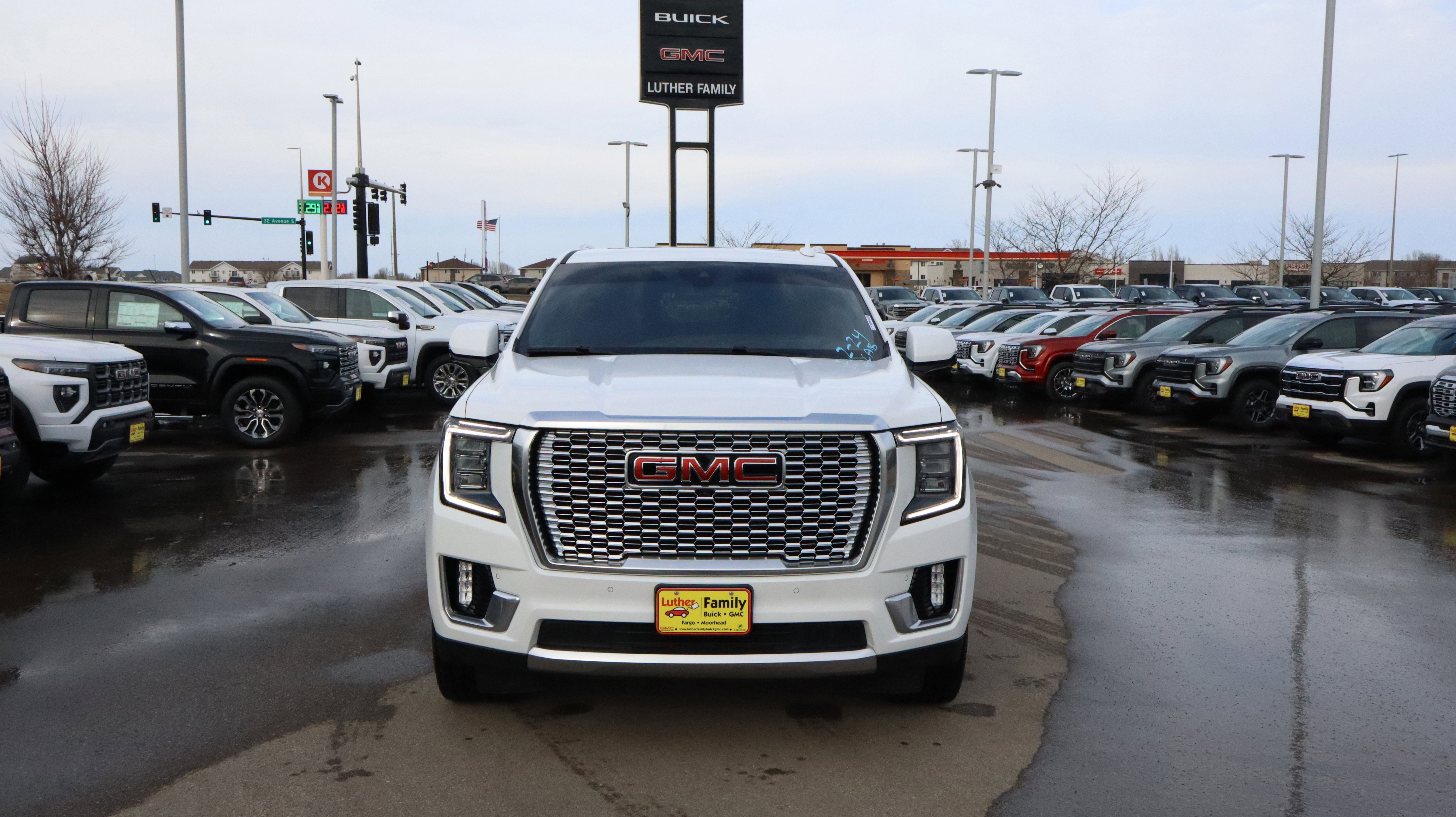 Certified 2022 GMC Yukon XL Denali image 2