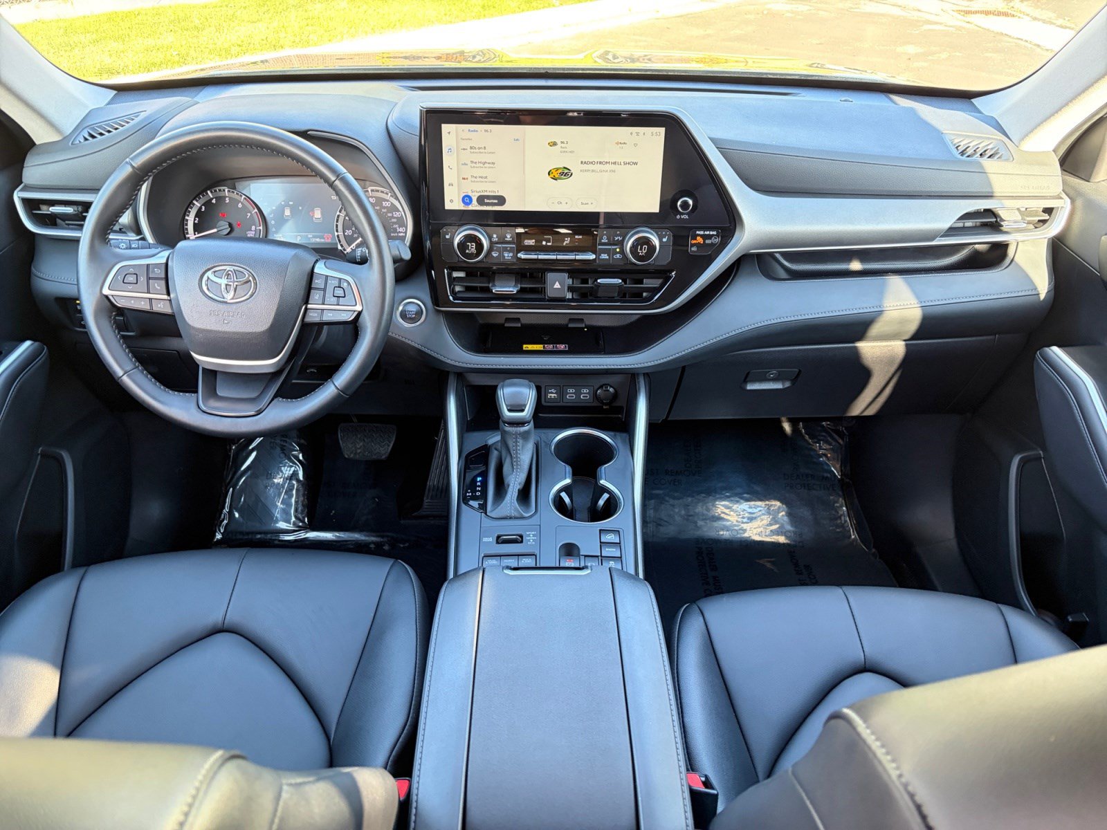 Used 2025 Toyota Highlander XLE AWD/4WD image 23