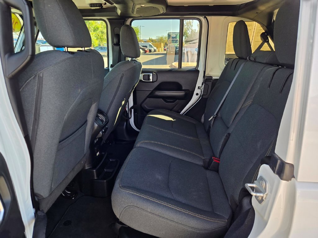 Used 2024 Jeep Wrangler Unlimited Sahara AWD/4WD image 10