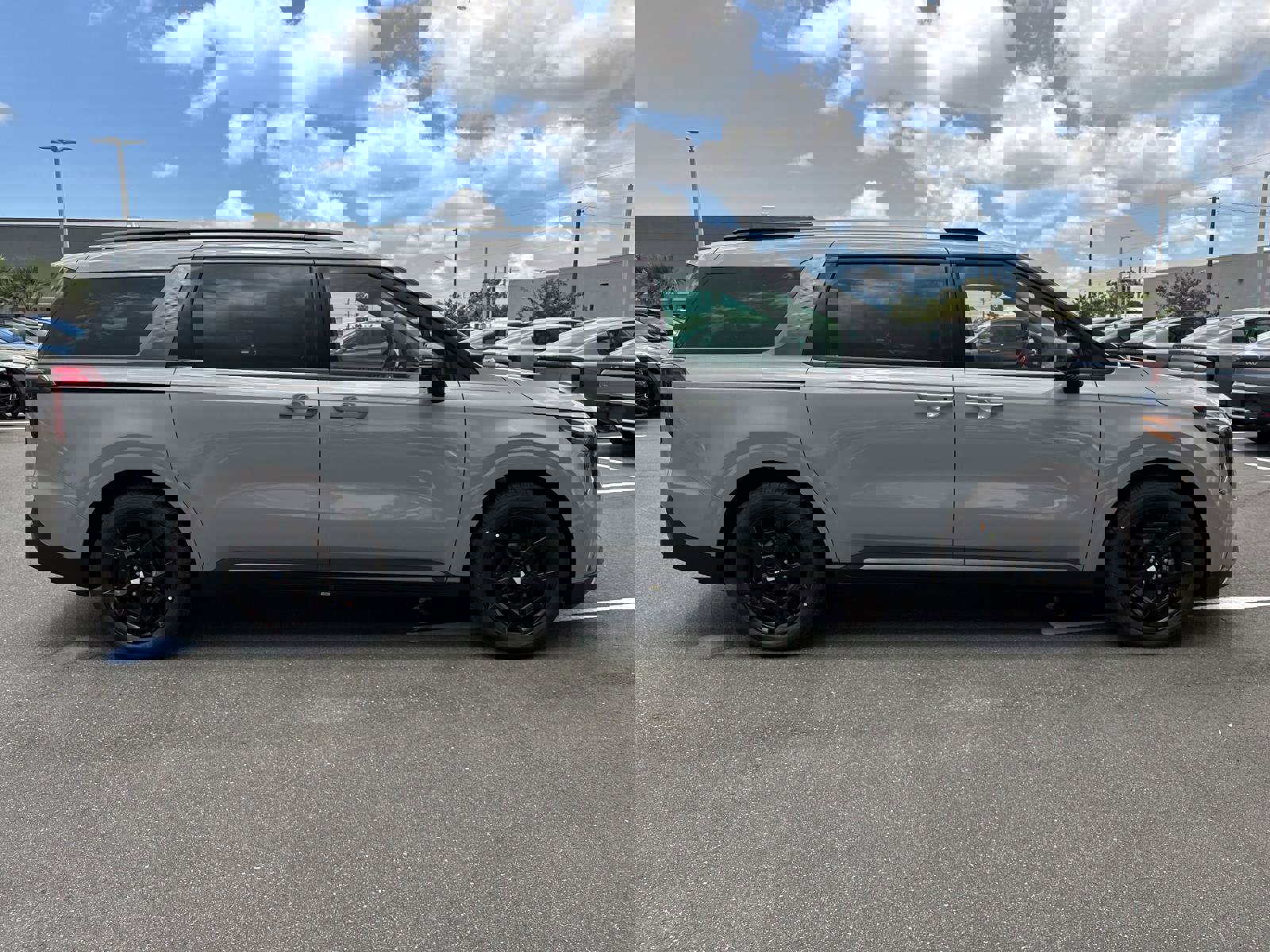 New 2026 Kia Carnival SX image 2