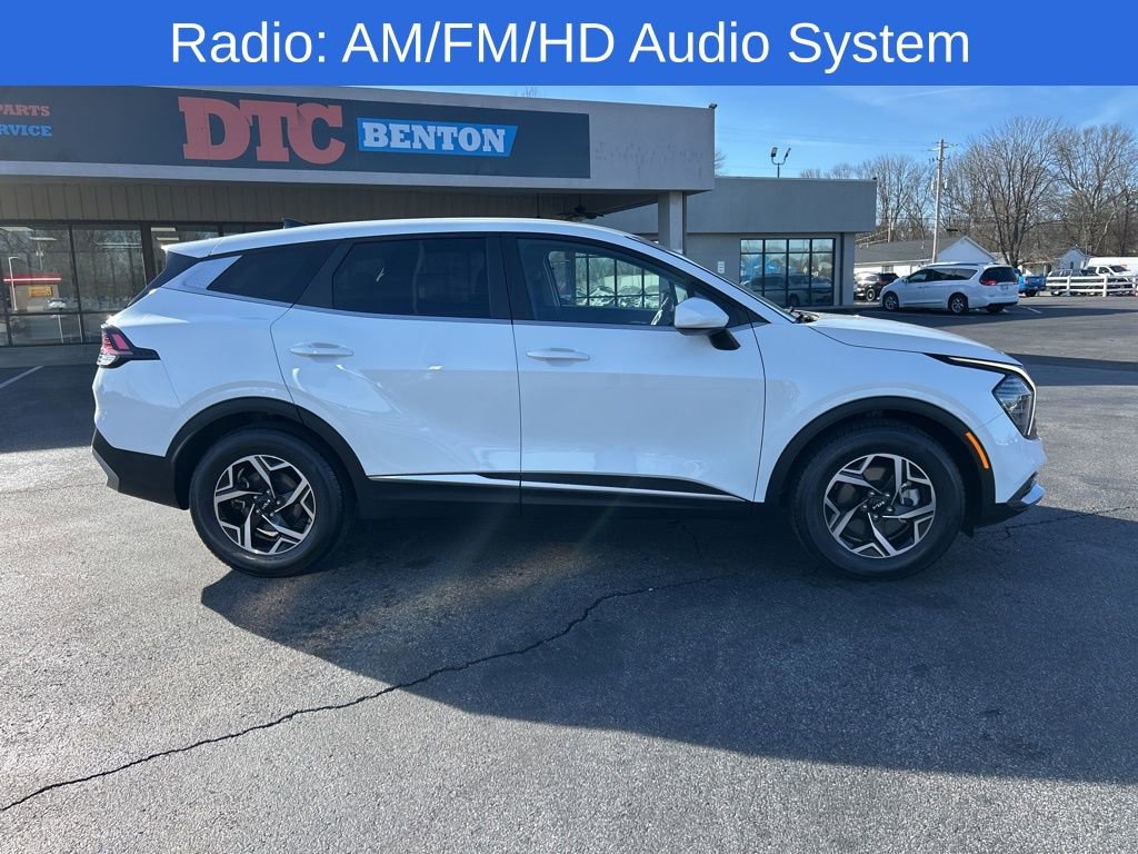 Used 2024 Kia Sportage LX image 3