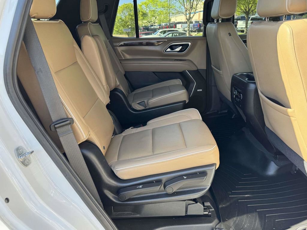 Used 2021 Chevrolet Tahoe Premier w/ Premium Package AWD/4WD image 16
