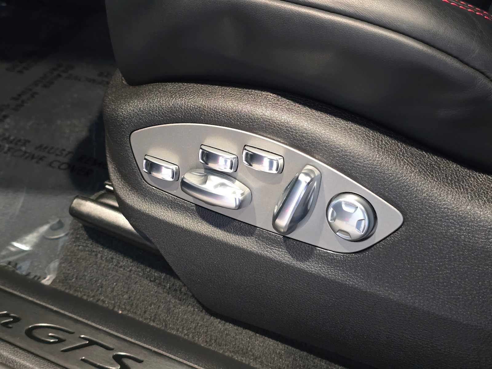 Used 2025 Porsche Macan GTS AWD/4WD image 25