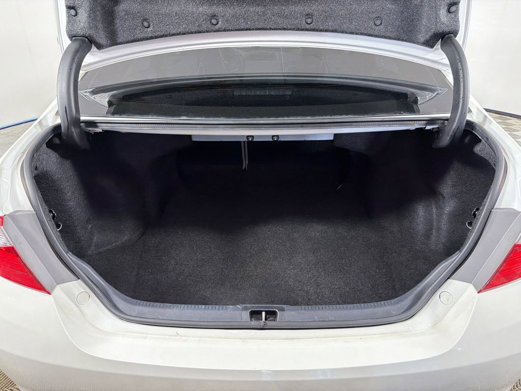 Used 2016 Toyota Camry SE w/ Moonroof Package image 19