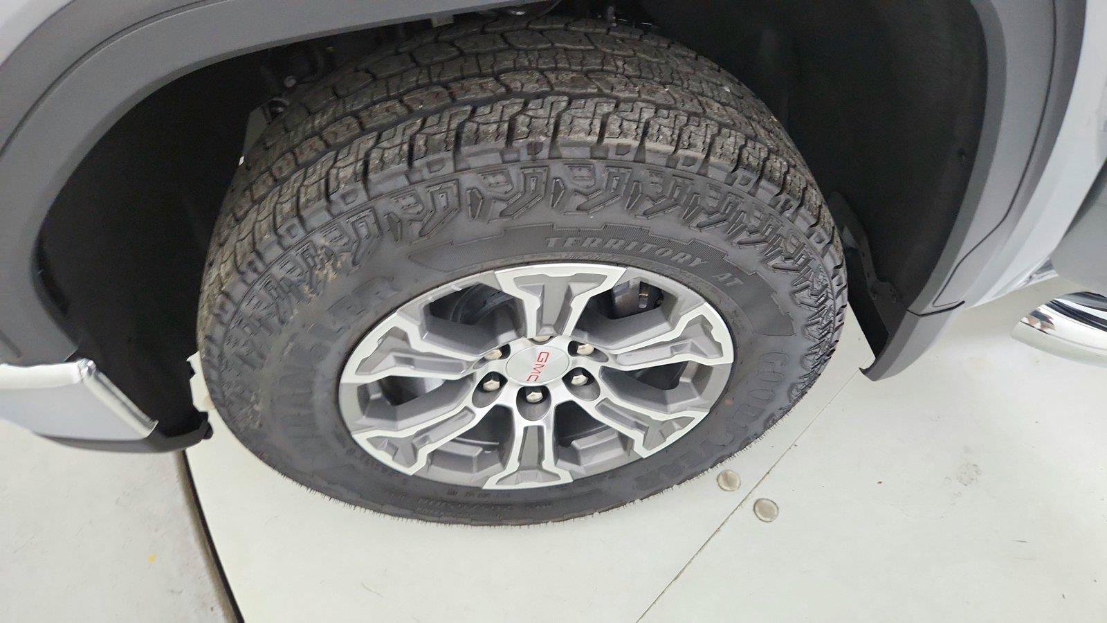 Used 2026 GMC Sierra 1500 SLE w/ X31 Off-Road Package AWD/4WD image 38