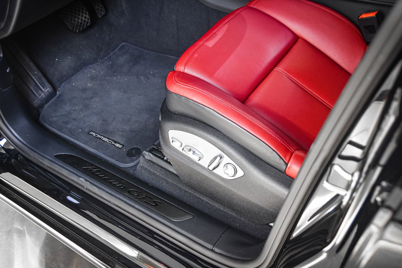 Certified 2025 Porsche Macan GTS image 12