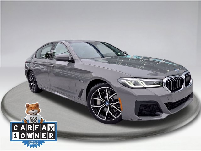Used 2022 BMW 530e w/ Premium Package RWD image 2