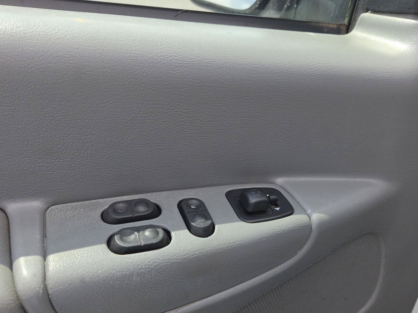 Used 2007 Ford E-350 and Econoline 350 XLT RWD image 18