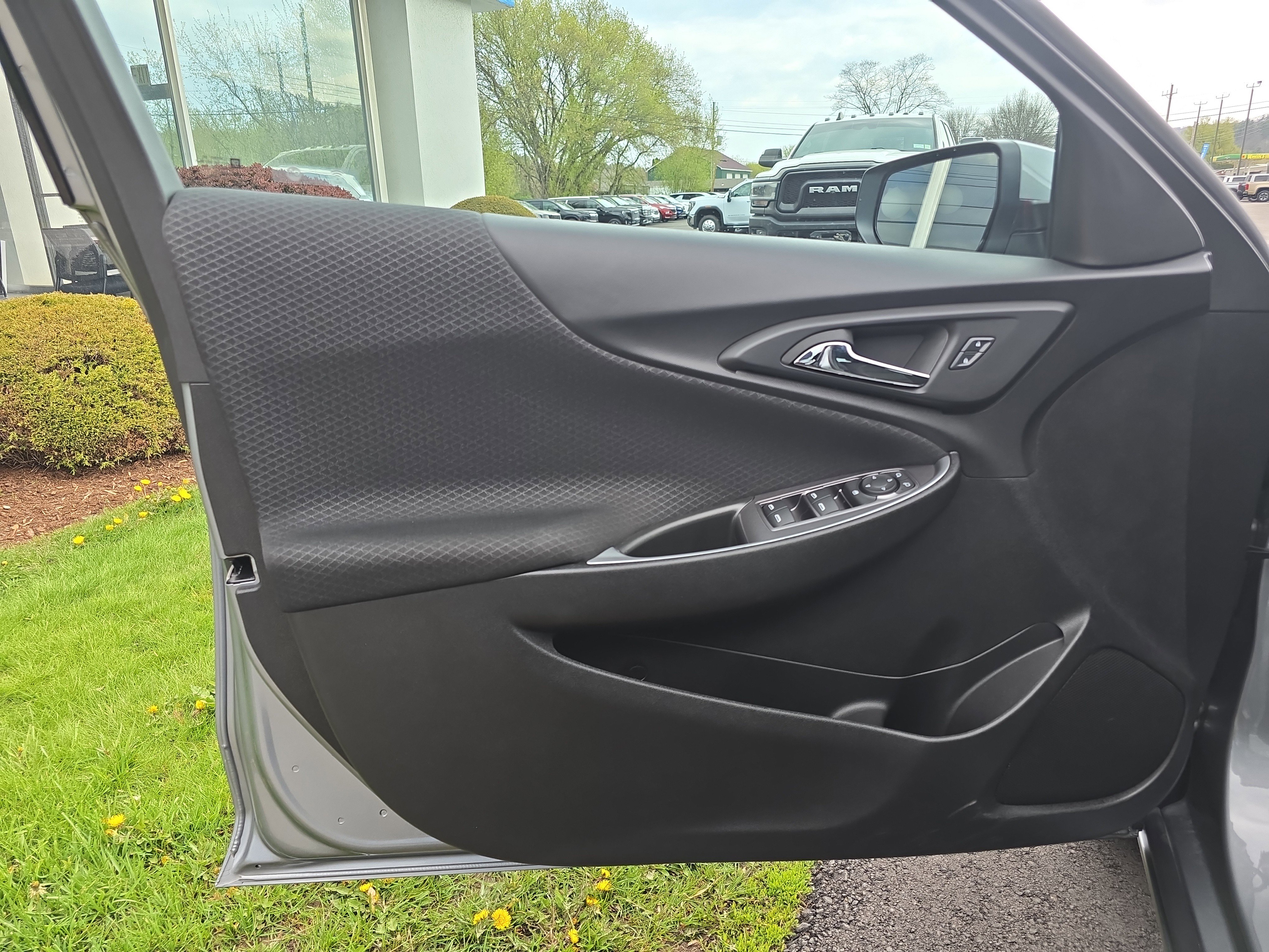 Used 2024 Chevrolet Malibu RS FWD image 16