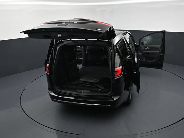 Certified 2025 Chrysler Pacifica Select AWD/4WD image 29