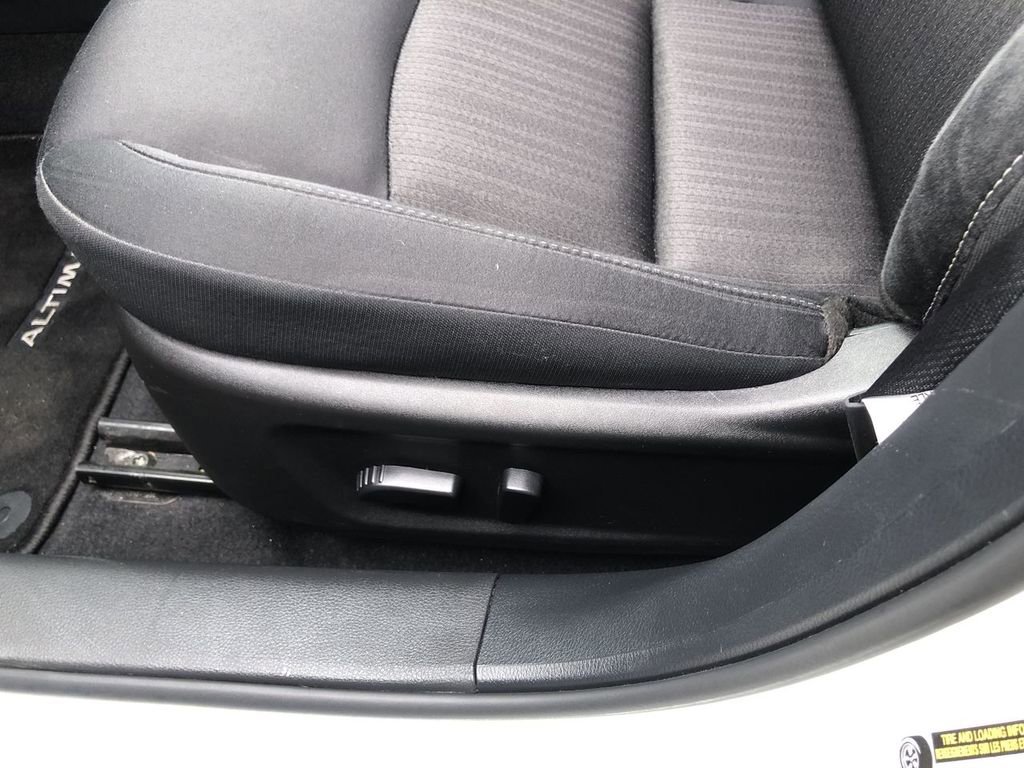 Used 2025 Nissan Altima 2.5 SV AWD/4WD image 13